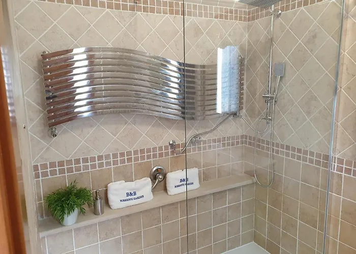 Garden לינה וארוחת בוקר 4*