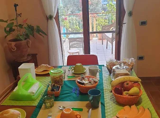 לינה וארוחת בוקר Garden